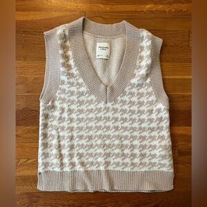 A&F Houndstooth Sweater Vest
